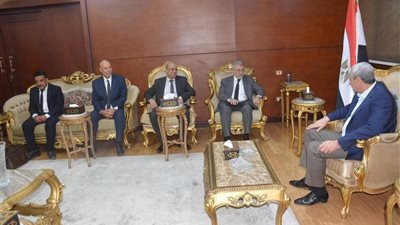محافظ الغربية ورئيس هيئة الأوقاف يبحثان استثمار الأراضي الوقفية