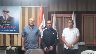« بهاء شوقي» يفاجئ مركز شباب مدينة قنا ويشيد بالطفرة التي يشهدها المركز | صور 