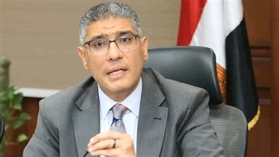محافظ الجيزة يبحث الموقف التنفيذي للمشروعات القومية وآليات إنهاء صرف التعويضات