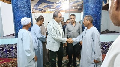 محافظ قنا يقدم واجب العزاء في شهيد العمل بقرية المراشدة