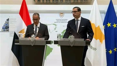 وزير الخارجية يعقد مشاورات سياسية مع نظيره القبرصي لتعزيز العلاقات الثنائية 