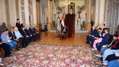 وزير الخارجية يستقبل أوائل الثانوية العامة بعد عودتهم من رحلتهم التثقيفية