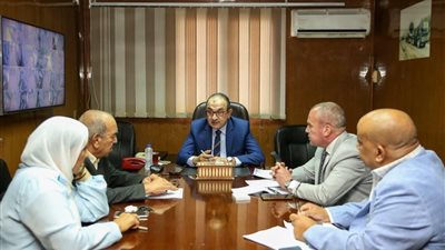 وزير قطاع الأعمال العام يتفقد سير العمل بشركة هايديليكو