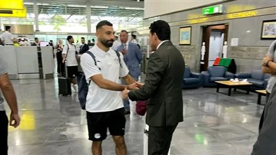 وزير الرياضة يودع  المنتخب الوطني بمطار القاهرة قبل مواجهة بوركينا فاسو 