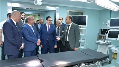 رفع كفاءة وتوسعة القدرة الاستيعابية بمستشفى الطوارئ بقصر العيني.. ماذا قال رئيس جامعة القاهرة؟