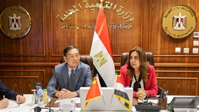 وزيرة التنمية المحلية تبحث التعاون مع وفد صيني في إدارة الطوارئ