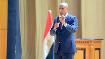 وزير التعليم يلتقي 4 آلاف مدير مدرسة استعدادًا للعام الدراسي الجديد