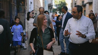 محافظ قنا يبحث مع وفد أممي خطة إعادة الإحياء المتكامل لمنطقة دندرة