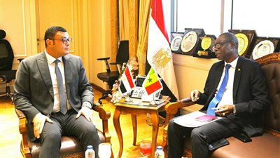 وزير الإسكان يستقبل سفير السنغال لتعزيز التعاون العمراني