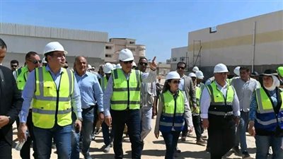 وزير قطاع الأعمال العام يتابع تقدم العمل بمشروع مجمع المصانع الجديدة بشركة مصر للغزل والنسيج 