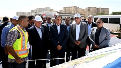 رئيس الوزراء يتابع سير الأعمال بمحطة الأتوبيس الترددي تقاطع طريق الفيوم مع طريق الواحات