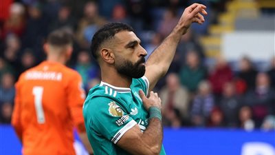 ليفربول يهزم بيرنلي بهدف قاتل ويعتلي الصدارة  