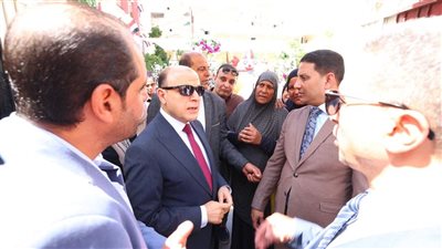 عبد المعطى يلتقي بالمواطنين خلال جولته بعدد من شوارع كفرالشيخ    