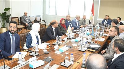 وزير الإسكان يبحث فرصًا استثمارية جديدة مع الشركة السعودية المصرية