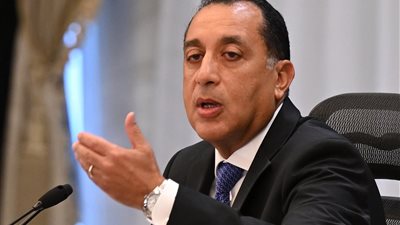 رئيس الوزراء يلتقي رؤساء التحرير لبحث الملفات السياسية والاقتصادية