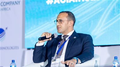 عرب : مضاعفة الطاقة الاستيعابية لمطار القاهرة وربط المقاصد السياحية في مختلف أنحاء البلاد