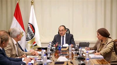 وزير قطاع الأعمال العام يجتمع بمجلس إدارة 