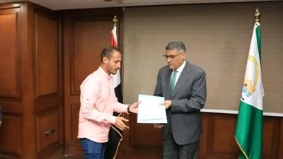 محافظ الجيزة يسلم 20 عقد تقنين أراضي أملاك دولة للمواطنين المستوفين للاشتراطات