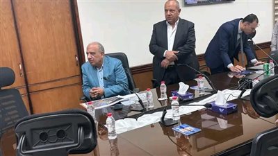 وزير الكهرباء يتفقد غرفة عمليات المراقبة ومتابعة العمل ومركز خدمات عملاء الشيخ زايد