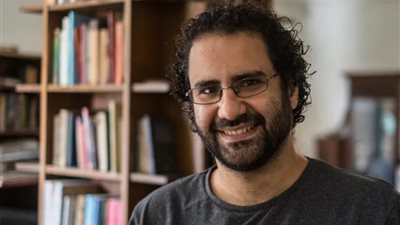 بعد سنوات من الجدل… رفع اسم علاء عبد الفتاح من قوائم الممنوعين من السفر