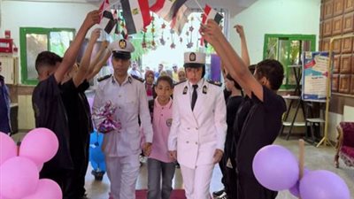 بمناسبة بدء العام الدراسي الجديد.. “الداخلية” تصطحب أبناء الشهداء إلى مدارسهم