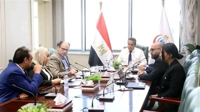 وزير الصحة يعقد اجتماعاً لمتابعة مستجدات منظومة الرعايات والحضانات والطوارئ