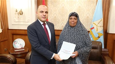 عبد المعطى يُسلّم عقود تقنين أراضي أملاك دولة للمستفيدين من أهالى كفرالشيخ 