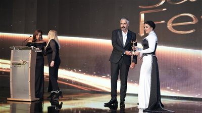 تكريم مصممة الأزياء بسمة سليم كأفضل مصممة أزياء شابة في مهرجان الفضائيات العربية