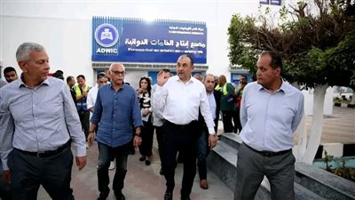 وزير قطاع الأعمال العام يتفقد تطوير مصانع 