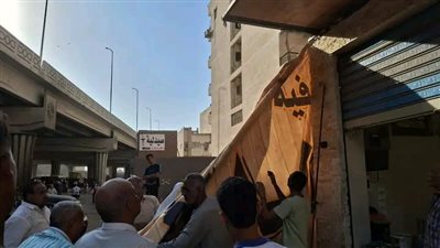 محافظة الجيزة: غلق وتشميع ١٠ مقاهي ومحلات مخالفة ومتعدية على حرم الطريق العام