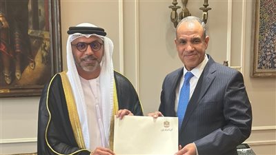 سفير الإمارات الجديد بالقاهرة يقدم نسخة من أوراق اعتماده إلى وزير الخارجية 