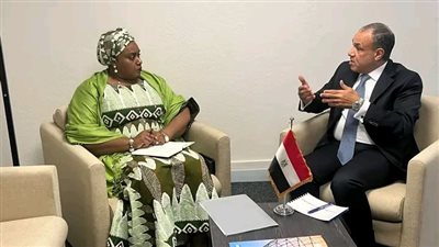 وزير الخارجية يلتقي وزيرة التعليم في ليبيريا على هامش اجتماعات المجلس التنفيذي لليونسكو