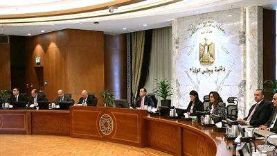 رئيس الوزراء يؤكد حرص الحكومة على تعزيز دور القطاع الخاص 