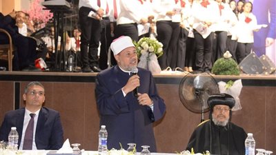 نائب رئيس جامعة الأزهر ينقل تحيات الإمام الأكبر للبابا تواضروس