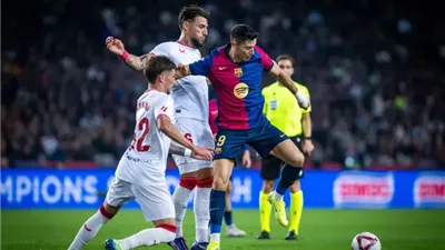 إشبيلية يحتفي بفوزه الكبير على برشلونة برباعية في الدوري الإسباني