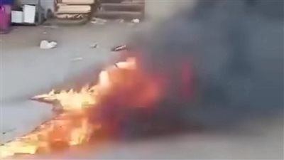 فيديو صادم يهز الفيوم: صاحب محل يشعل النار في بضاعة بائعة فطير مسكينة في طامية