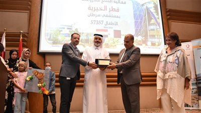 بالصور..طارق الأنصاري السفير القطرى بالقاهرة يعلن عن تبرعات مالية لمستشفى سرطان الأطفال