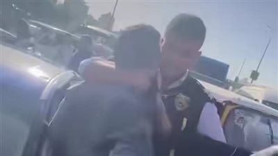 ضبط شاب حاول التعدي على ضابط مرور بالقليوبية.. وتصرف الضابط ينال إشادة المواطنين