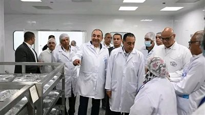 رئيس الوزراء يتفقد مصنع 