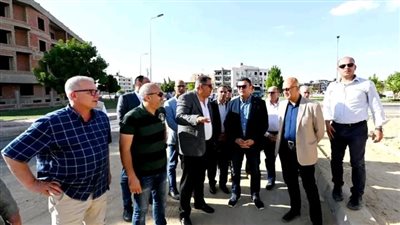 وزير الإسكان يتفقد محاور وطرق مدينة الشروق ويوجه بضرورة الاهتمام بأعمال الصيانة 