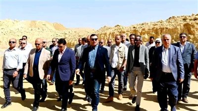 وزير الإسكان يواصل جولته بتفقد مشروع سكن مصر ومحطة رفع صرف صحى امتداد جنوب المستثمرين بمدينة القاهرة الجديدة