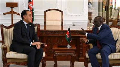 الرئيس الكيني يلتقى رئيس الوزراء لبحث مجالات التعاون المشترك على هامش أعمال قمة الكوميسا