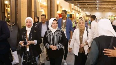 نائب محافظ دمياط تتفقد أجنحة المحافظة بمعرض 