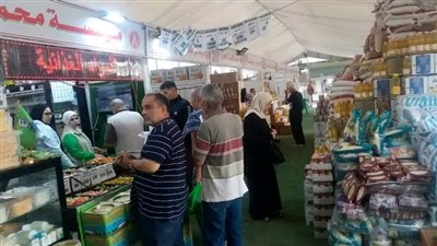 محافظ الدقهلية: المعرض الدائم للسلع الغذائية بشارع قناة السويس بالمنصورة يعمل يوميا وبصفة دائمة