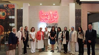 قيادات الدولة وسيدات المجتمع يزورون معرض «تراثنا» ويشيدون بتميز الحرف المصرية 