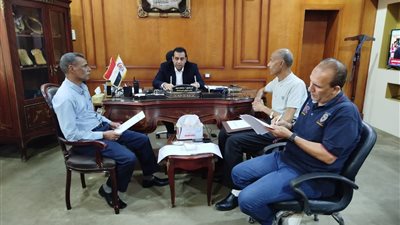 نائب محافظ قنا يبحث تطوير منظومة التدريب وتنمية القدرات البشرية