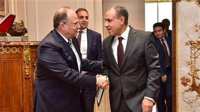 رئيس هيئة الدواء المصرية يعقد اجتماعًا مع وزير الخارجية لتعزيز التعاون الدولي