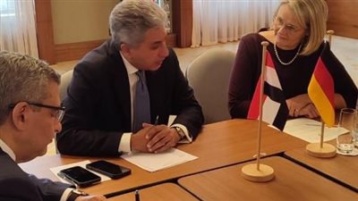 فتحي يبحث مع رئيس لجنة السياحة في البرلمان الألماني وسكرتير الدولة البرلماني تعزيز التعاون المشترك