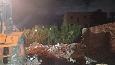 تنفيذًا لتوجيهات المحافظ: إزالة فورية لحالة بناء مخالف في البساتين بكفر البطيخ