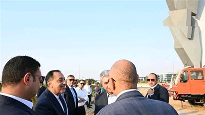 رئيس الوزراء يطمئن ميدانيا على الانتهاء من أعمال تطوير المنطقة المحيطة بالمتحف المصري الكبير